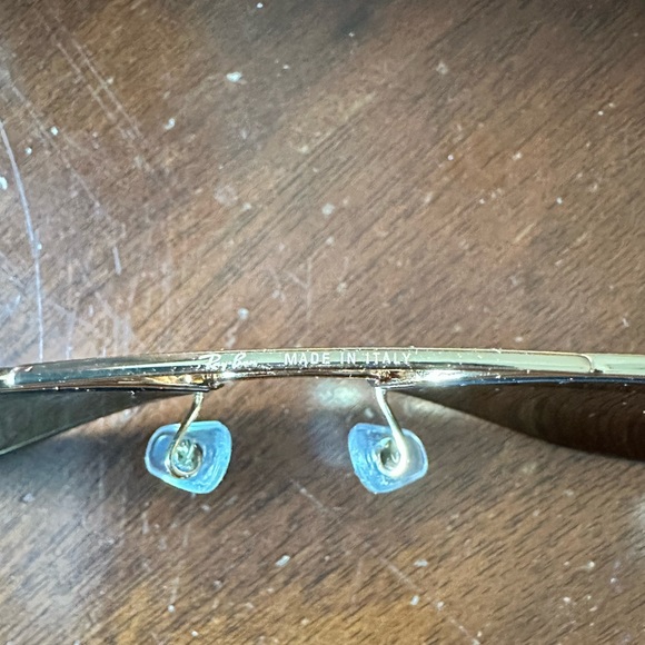 Ray-Ban Polarized aviators with gold frame and black lenses. - Picture 5 of 5